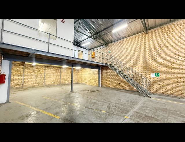 215M² WAREHOUSE TO LET IN WADEVILLE